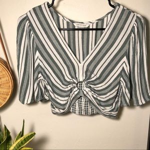 American Eagle - Cropped Ring Top